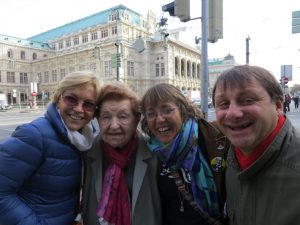 Herci Ženitby na zájedu (M. Šplechtová, V. Kubánková, B. Hrzánová a R. Holub)